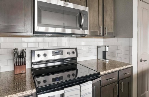Baytown Apartment | Landing | Stylish 2BD in Bellview Acres Whiting