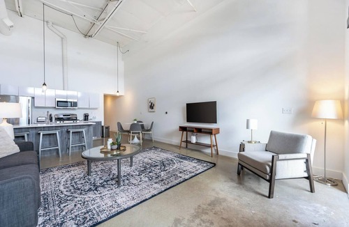 Royal Oak Apartment | Landing | Stylish 2BD, Pool, Gym