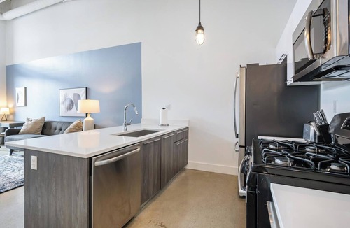 Royal Oak Apartment | Landing | Stylish 2BD, Pool, Gym