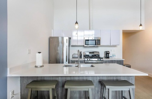 Royal Oak Apartment | Landing | Stylish 2BD, Pool, Gym