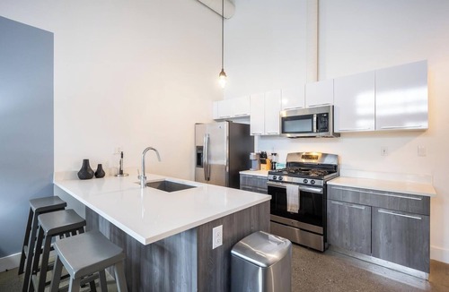 Royal Oak Apartment | Landing | Stylish 2BD, Pool, Gym