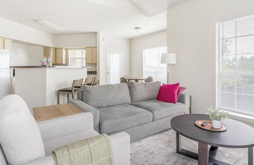 Southbelt/Ellington Apartment | Landing | Stylish 2BD, Pool, Gym