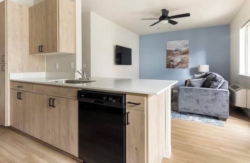 Woodburn Apartment | Landing | Stylish 2BD, Pool, Gym