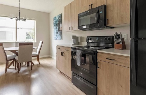 Woodburn Apartment | Landing | Stylish 2BD, Pool, Gym