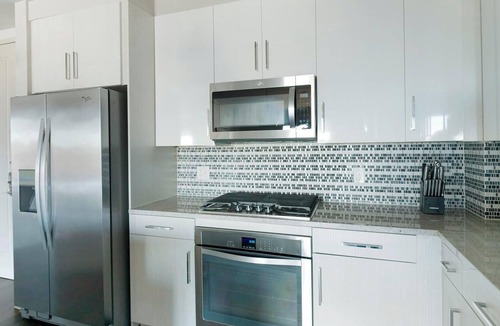 Houston Apartment | Landing | Stylish 2BD, Pool, Tennis Court
