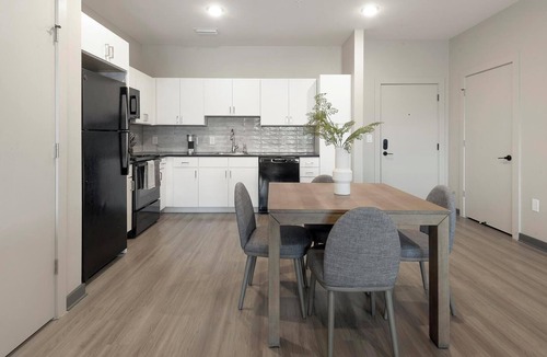 Pinch District Apartment | Landing | Stylish 2BD, Pool, Rooftop Lounge