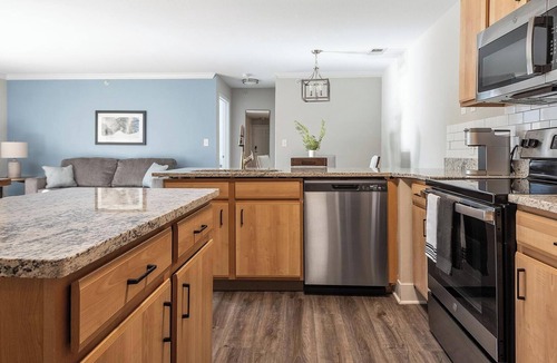 Eureka Apartment | Landing | Stylish 2BD, Pool, Gym