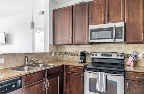 Irving Apartment | Landing | Stylish 2BD, Pool, Courtyard