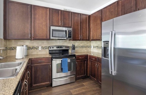 Irving Apartment | Landing | Stylish 2BD, Pool, Clubhouse
