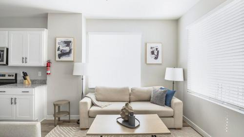 Madison Apartment | Landing Stylish 2BD Pool Courtyard