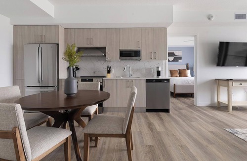 Overtown Apartment | Landing | Stylish 2BD, Pool