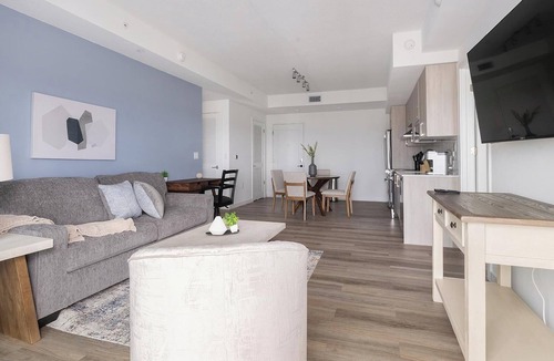 Overtown Apartment | Landing | Stylish 2BD, Pool