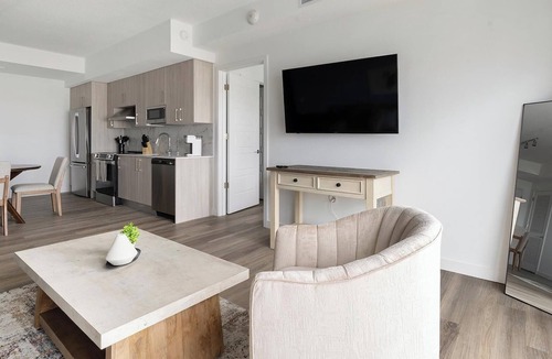 Overtown Apartment | Landing | Stylish 2BD, Pool