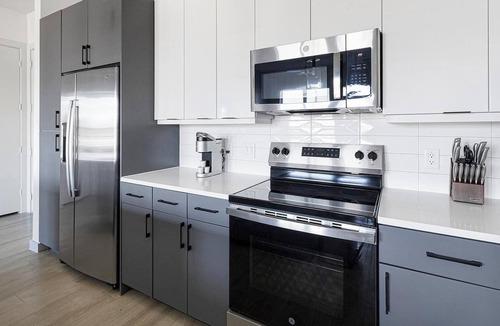 Plano Apartment | Landing | Stylish 2BD, Pool, Gym