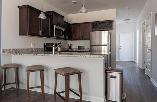 Bloomingdale Apartment | Landing | Stylish 2BD, Pool, Gym