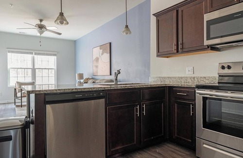 Bloomingdale Apartment | Landing | Stylish 2BD, Pool, Gym