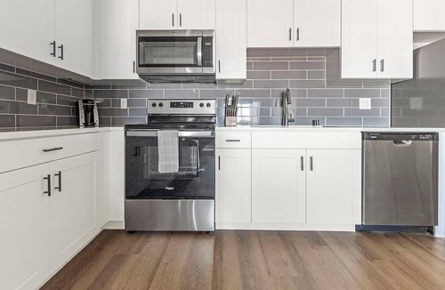 Townsite Apartment | Landing | Stylish 2BD, Rooftop Lounge, Pool