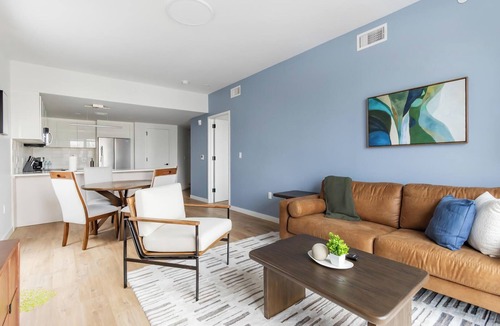 Hackensack Apartment | Landing | Stylish 2BD, Rooftop Lounge, Courtyard