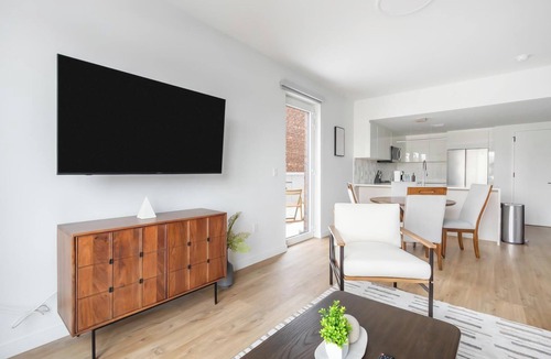 Hackensack Apartment | Landing | Stylish 2BD, Rooftop Lounge, Courtyard
