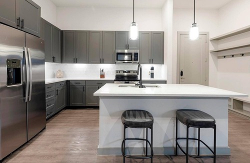 MLK Apartment | Landing | Stylish 2BD, Rooftop Lounge, Gym