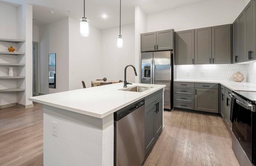 MLK Apartment | Landing | Stylish 2BD, Rooftop Lounge, Gym