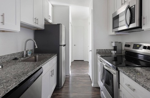 DeSoto Apartment | Landing | Stylish 2BD, Tennis Court, Pool