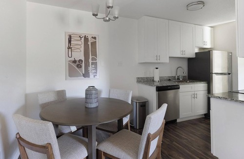 DeSoto Apartment | Landing | Stylish 2BD, Tennis Court, Pool