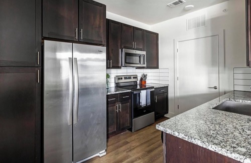 Fort Worth Apartment | Landing | Stylish 2BD, Gym, Pool