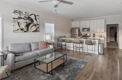 Huntsville Apartment | Landing | Stylish 2BD, Clubhouse, Courtyard