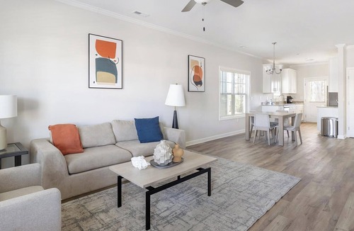 Huntsville Apartment | Landing | Stylish 2BD, Gym, Pool