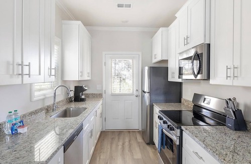 Huntsville Apartment | Landing | Stylish 2BD, Gym, Pool