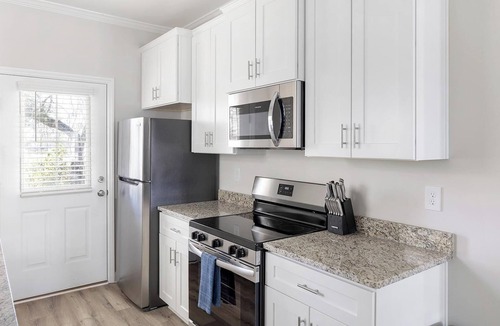 Huntsville Apartment | Landing | Stylish 2BD, Gym, Pool