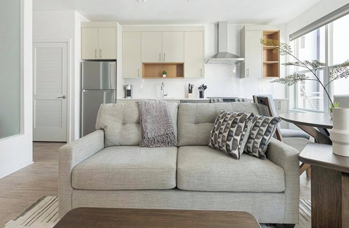 Hyattsville Apartment | Landing | Stylish 2BD, Game Room, Gym
