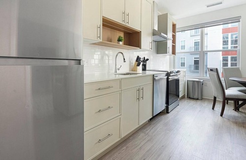 Hyattsville Apartment | Landing | Stylish 2BD, Game Room, Gym
