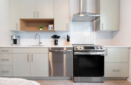 Hyattsville Apartment | Landing | Stylish 2BD, Gym, Game Room