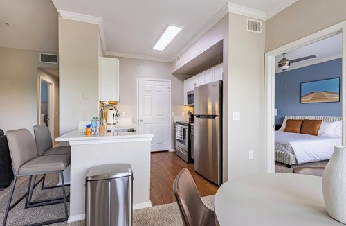 Webster Apartment | Landing | Stylish 2BD, Gym