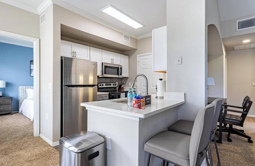 Webster Apartment | Landing | Stylish 2BD, Gym