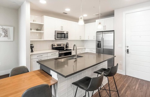Wetmore Apartment | Landing | Stylish 2BD, Pool, Gym
