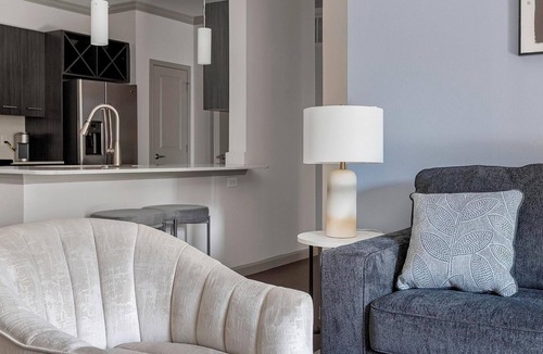 Wetmore Apartment | Landing | Stylish 2BD, Yoga Studio, Gym