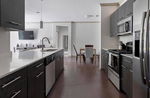 Wetmore Apartment | Landing | Stylish 2BD, Yoga Studio, Gym