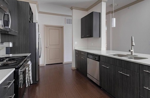 Wetmore Apartment | Landing | Stylish 2BD, Yoga Studio, Gym