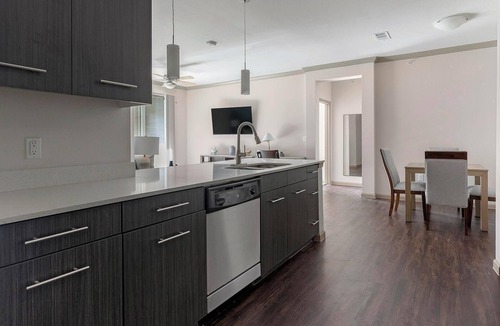 Wetmore Apartment | Landing | Stylish 2BD, Yoga Studio, Gym
