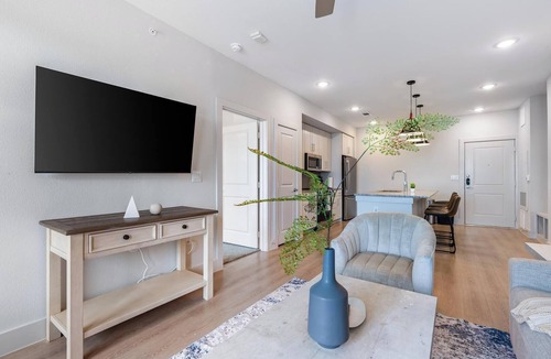 San Marcos Apartment | Landing | Stylish 2BD in La Cima