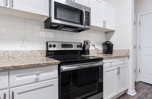 Summerville Apartment | Landing | Stylish 2BD, Gym