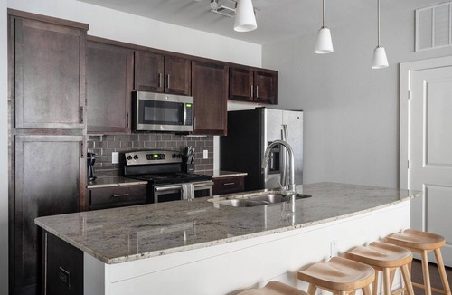 Buda Apartment | Landing | Stylish 2BD, Yoga Studio, Clubhouse