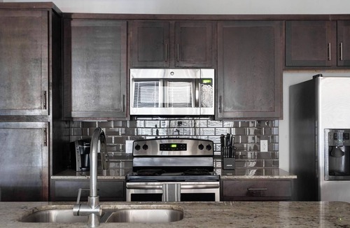 Buda Apartment | Landing | Stylish 2BD, Yoga Studio, Clubhouse