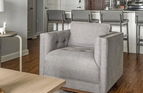 Buda Apartment | Landing | Stylish 2BD, Yoga Studio, Gym
