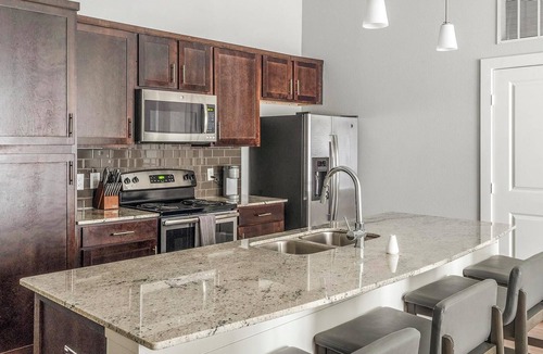 Buda Apartment | Landing | Stylish 2BD, Yoga Studio, Gym