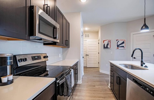 Sugar Hill Apartment | Landing | Stylish 2BD, Yoga Studio, Pool