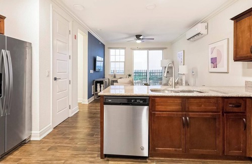 Overland Park Apartment | Landing | Stylish 3BD, Gym, Pool